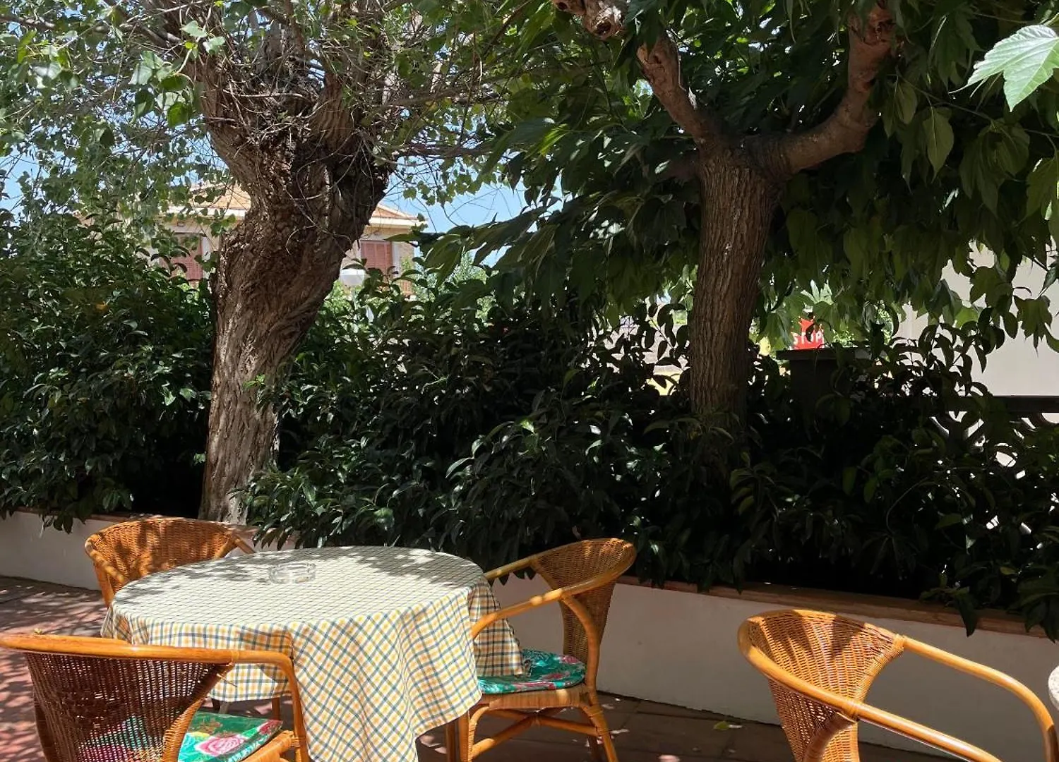 Hostal Brindis Viladamat Pensión